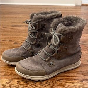 Women’s Sorel Fur Winter Boots Taupe Size 8.5